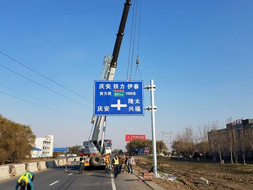 海北海北道路护栏网网片该如何进行正确的选购呢？